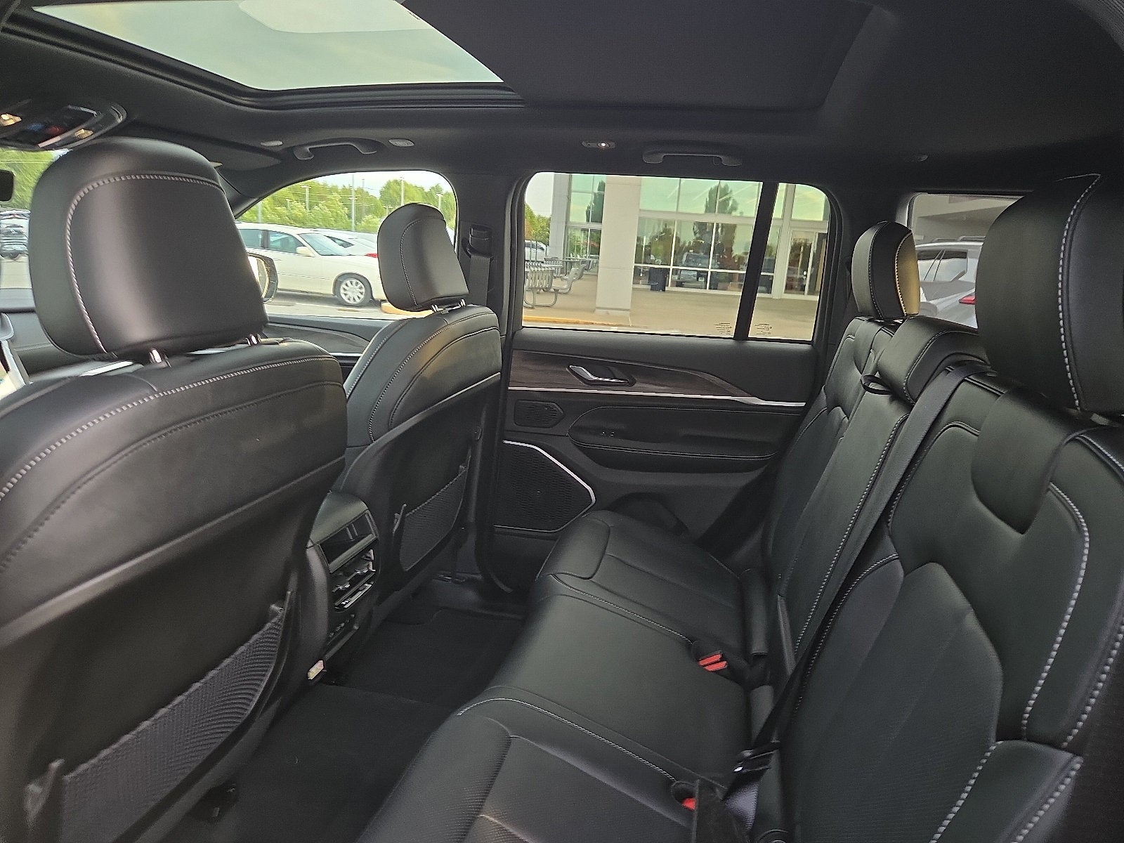 2027 Jeep Grand Cherokee GRAND CHEROKEE LIMITED RESERVE 4X4