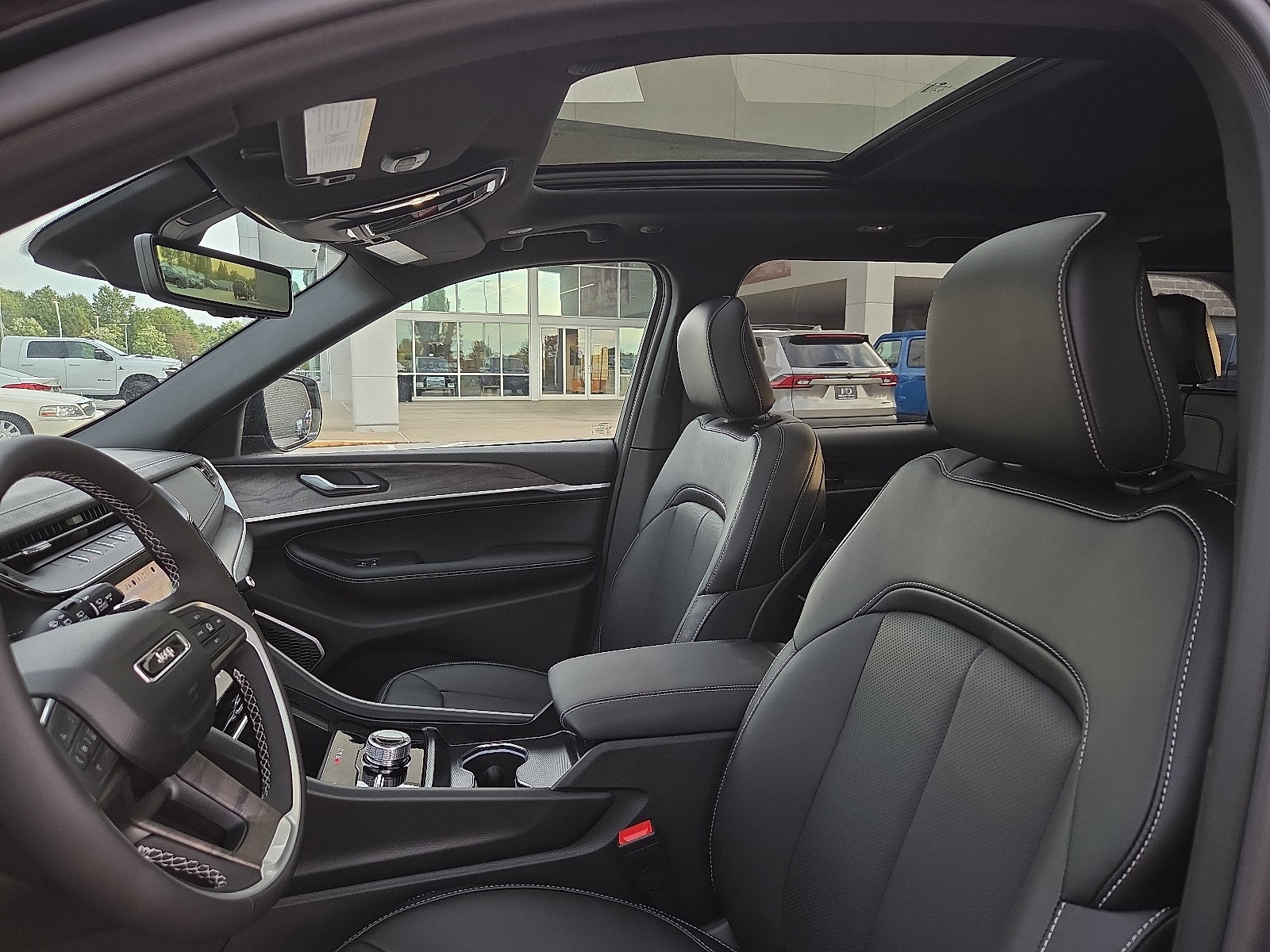 2027 Jeep Grand Cherokee GRAND CHEROKEE LIMITED RESERVE 4X4