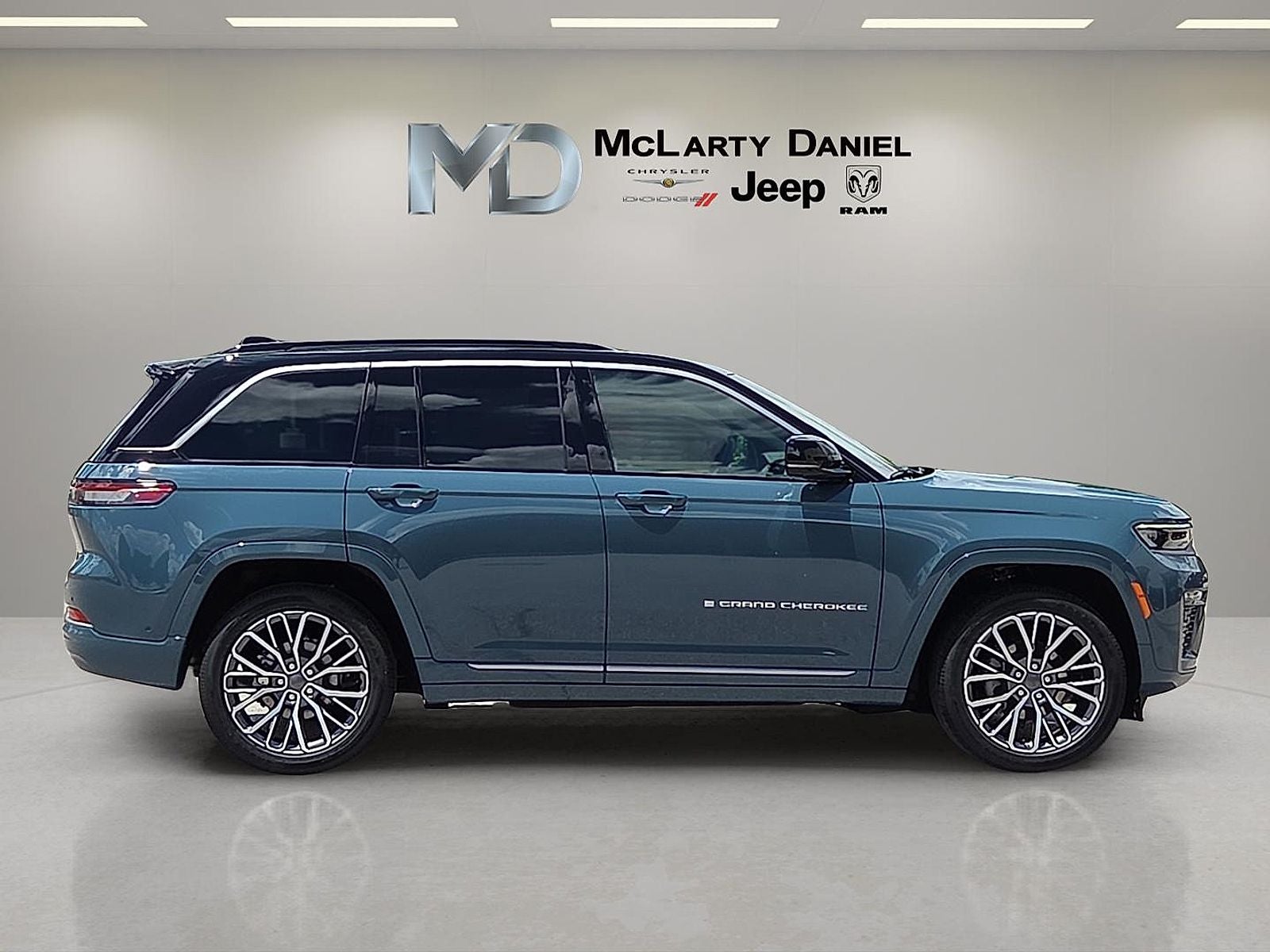 2026 Jeep Grand Cherokee GRAND CHEROKEE SUMMIT 4X4