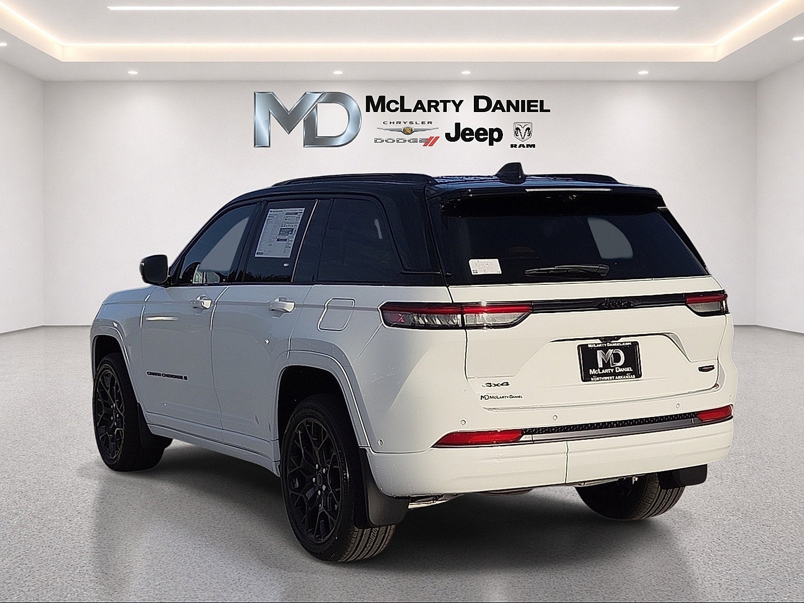 2027 Jeep Grand Cherokee GRAND CHEROKEE SUMMIT 4X4