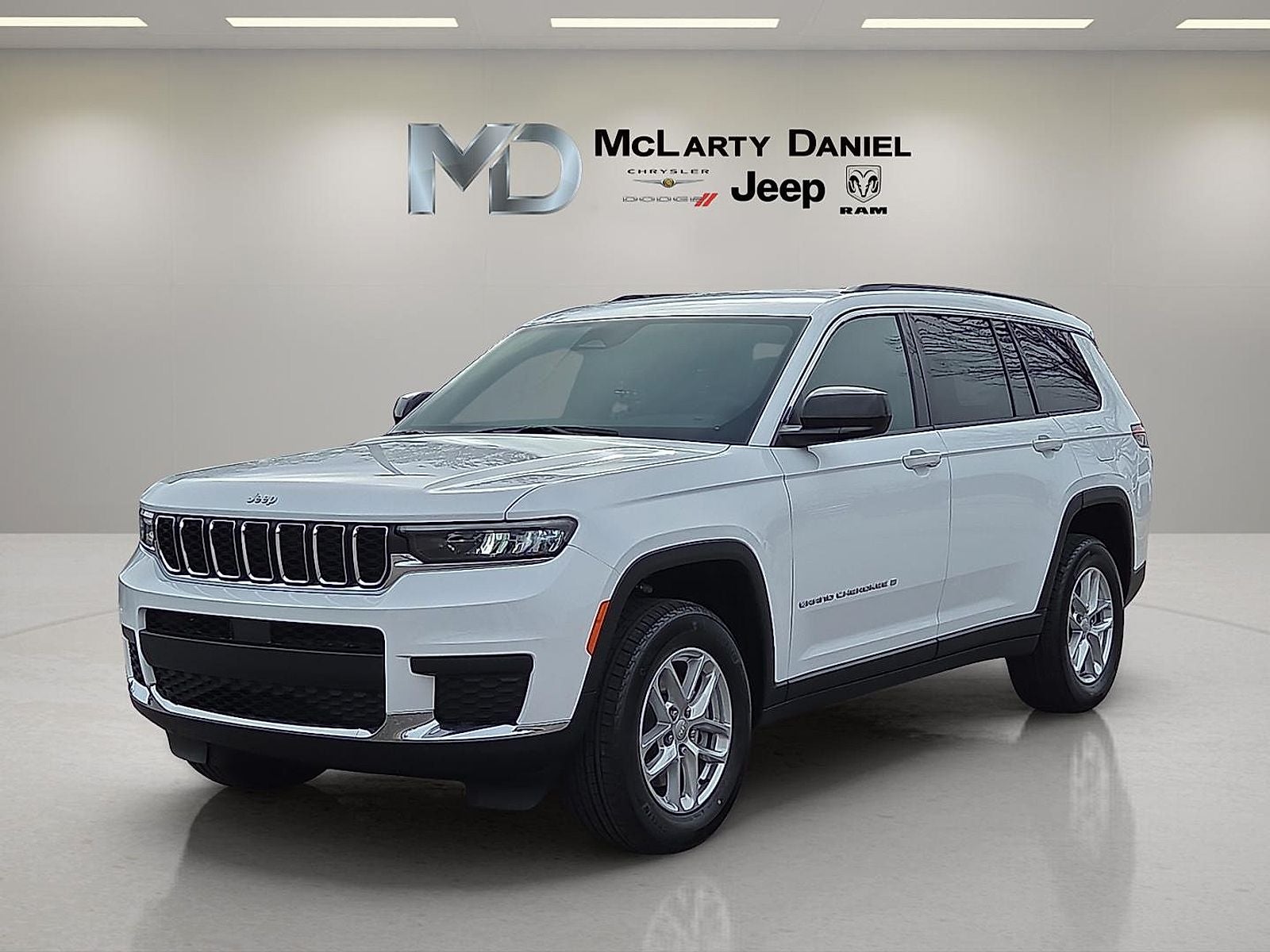 2025 Jeep Grand Cherokee GRAND CHEROKEE L LAREDO 4X4