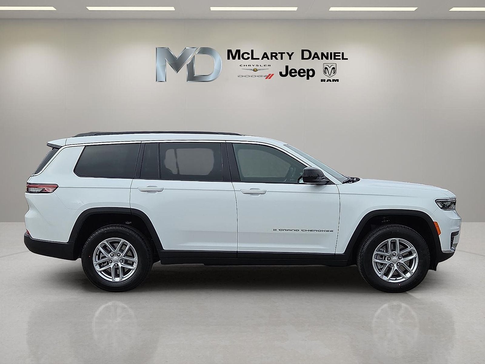 2025 Jeep Grand Cherokee GRAND CHEROKEE L LAREDO 4X4