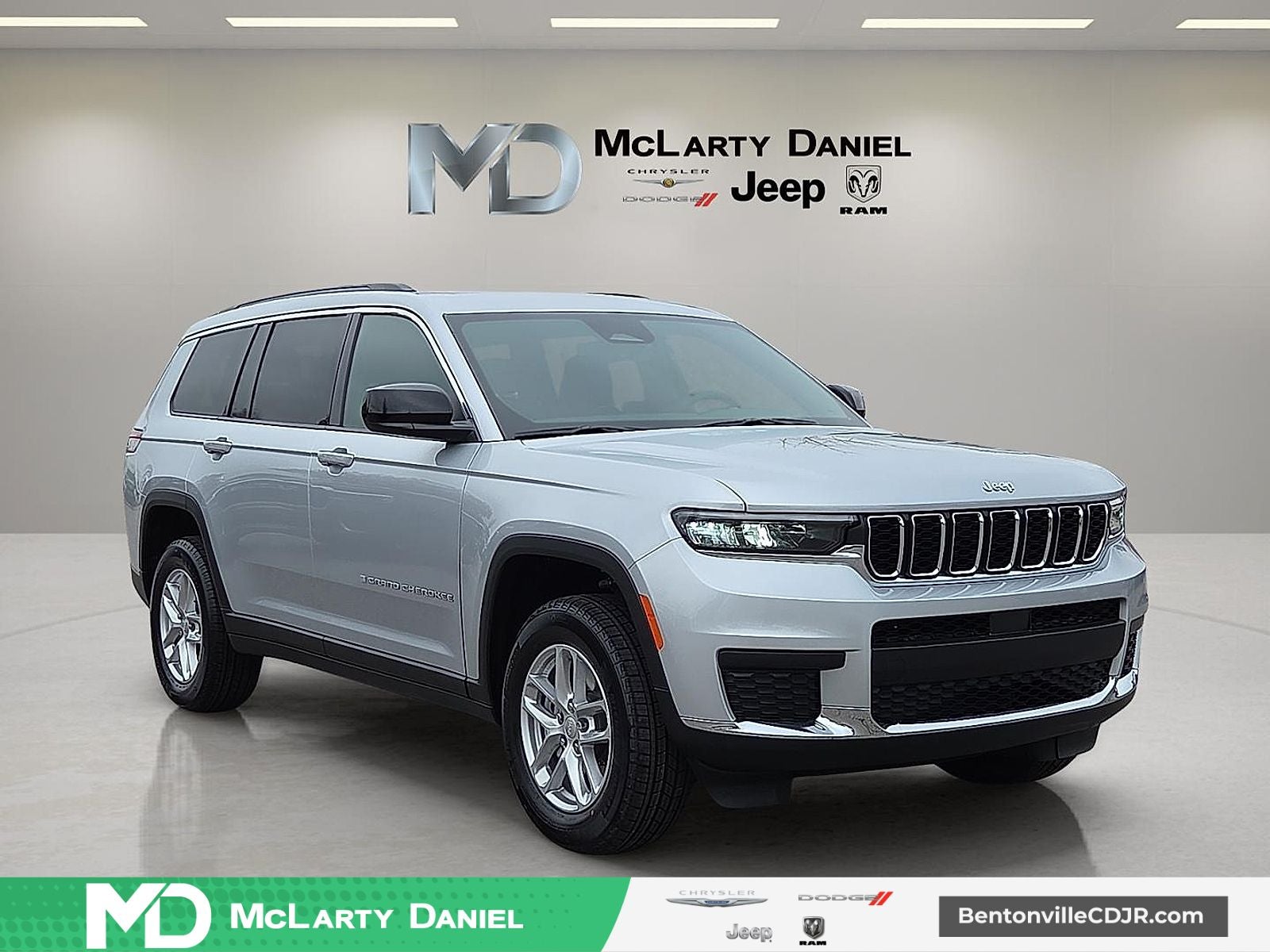 2025 Jeep Grand Cherokee GRAND CHEROKEE L LAREDO 4X4