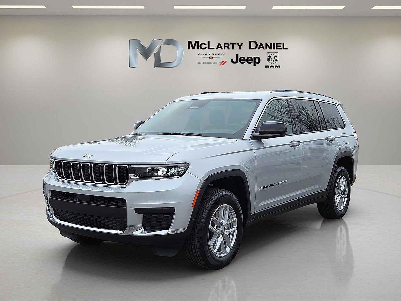 2025 Jeep Grand Cherokee GRAND CHEROKEE L LAREDO 4X4