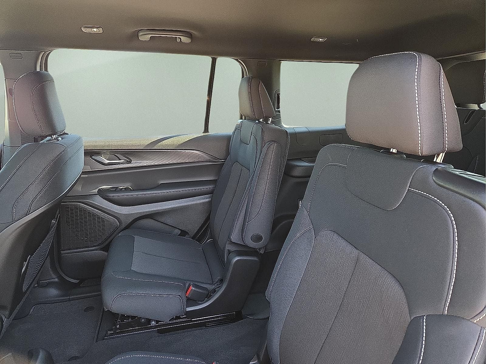 2025 Jeep Grand Cherokee GRAND CHEROKEE L LAREDO 4X4