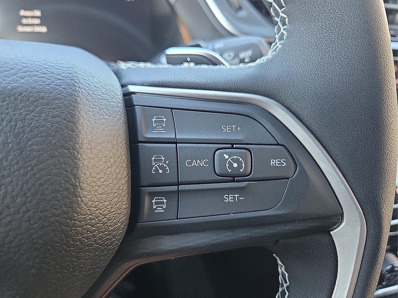 2025 Jeep Grand Cherokee GRAND CHEROKEE L ALTITUDE 4X4