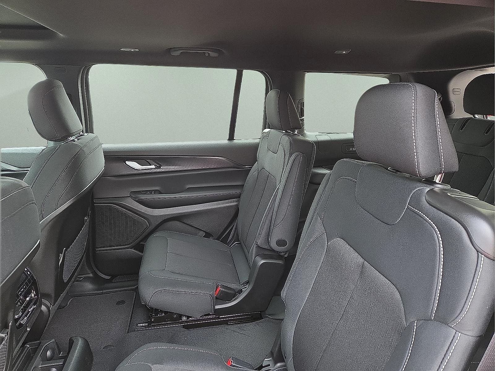 2026 Jeep Grand Cherokee GRAND CHEROKEE L LAREDO X 4X4