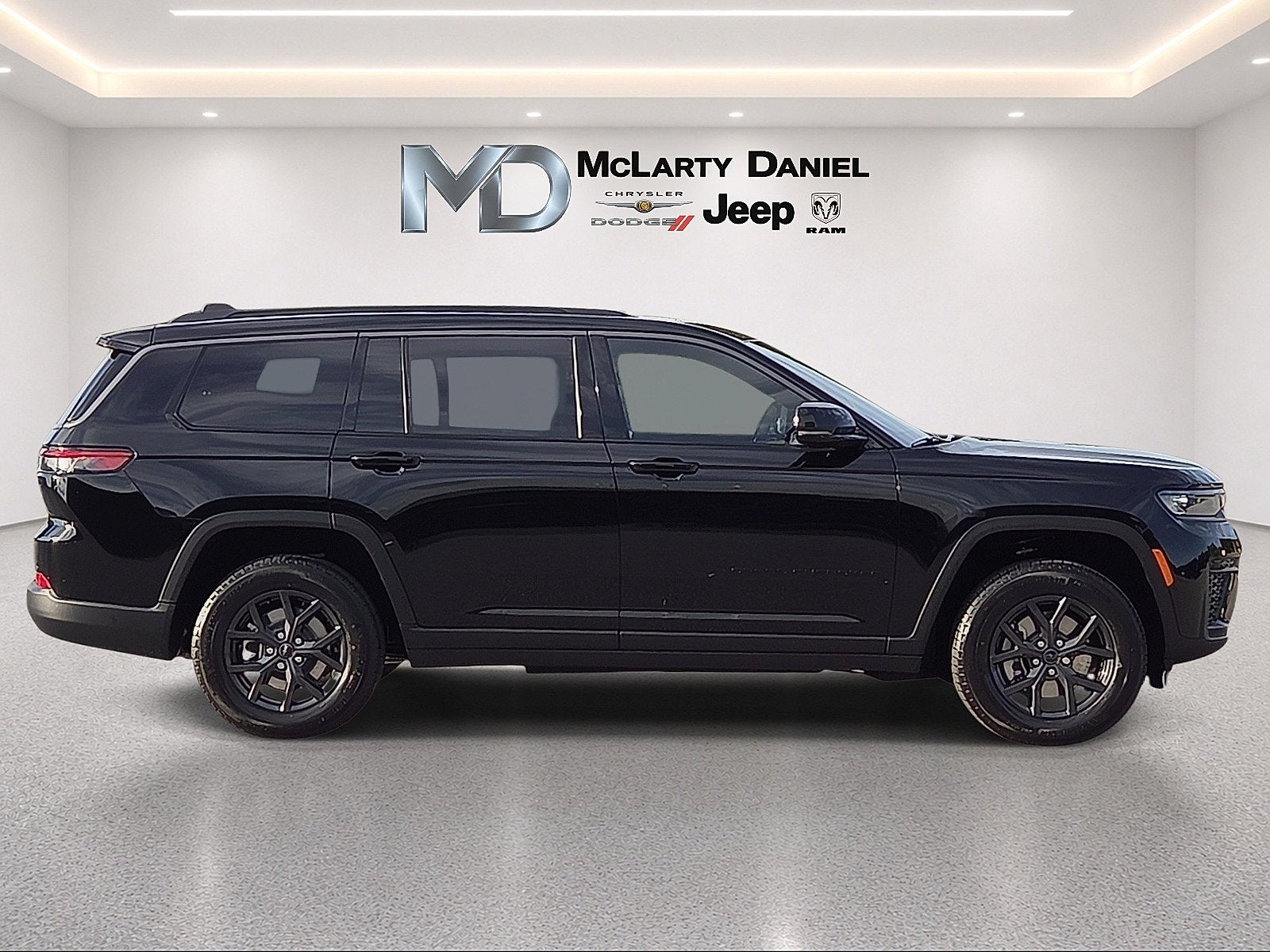 2027 Jeep Grand Cherokee GRAND CHEROKEE L LAREDO ALTITUDE 4X4