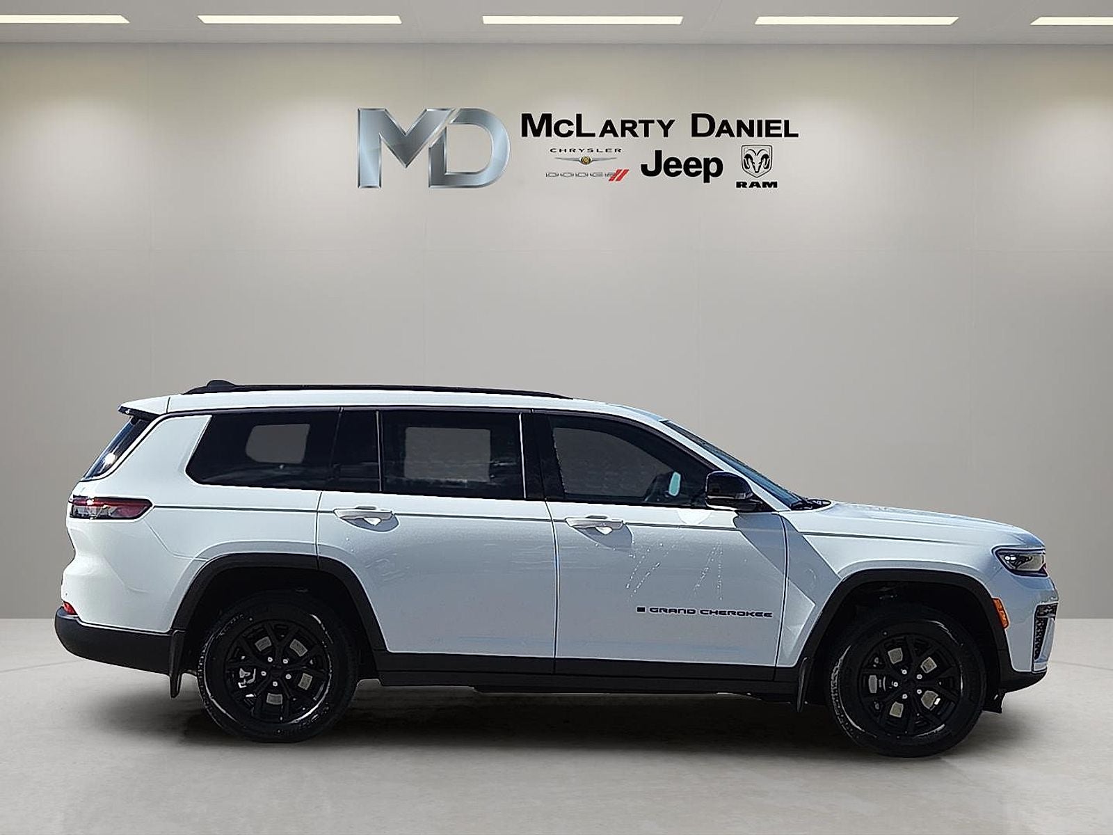 2026 Jeep Grand Cherokee GRAND CHEROKEE L LAREDO ALTITUDE 4X4