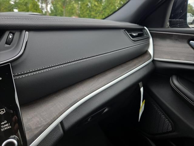 2027 Jeep Grand Cherokee GRAND CHEROKEE L LAREDO ALTITUDE 4X4