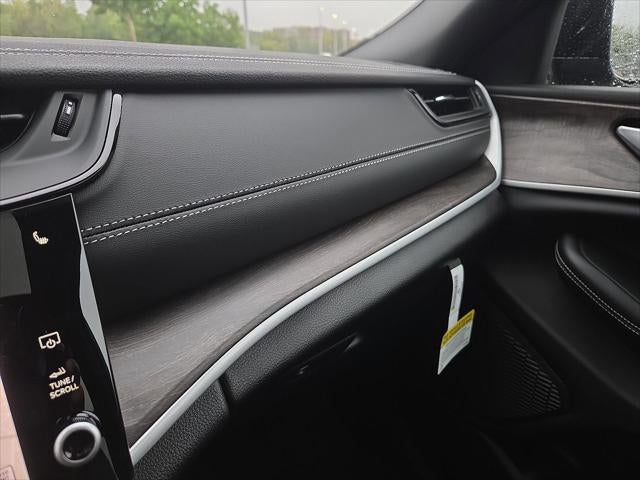 2027 Jeep Grand Cherokee GRAND CHEROKEE L LAREDO ALTITUDE 4X4