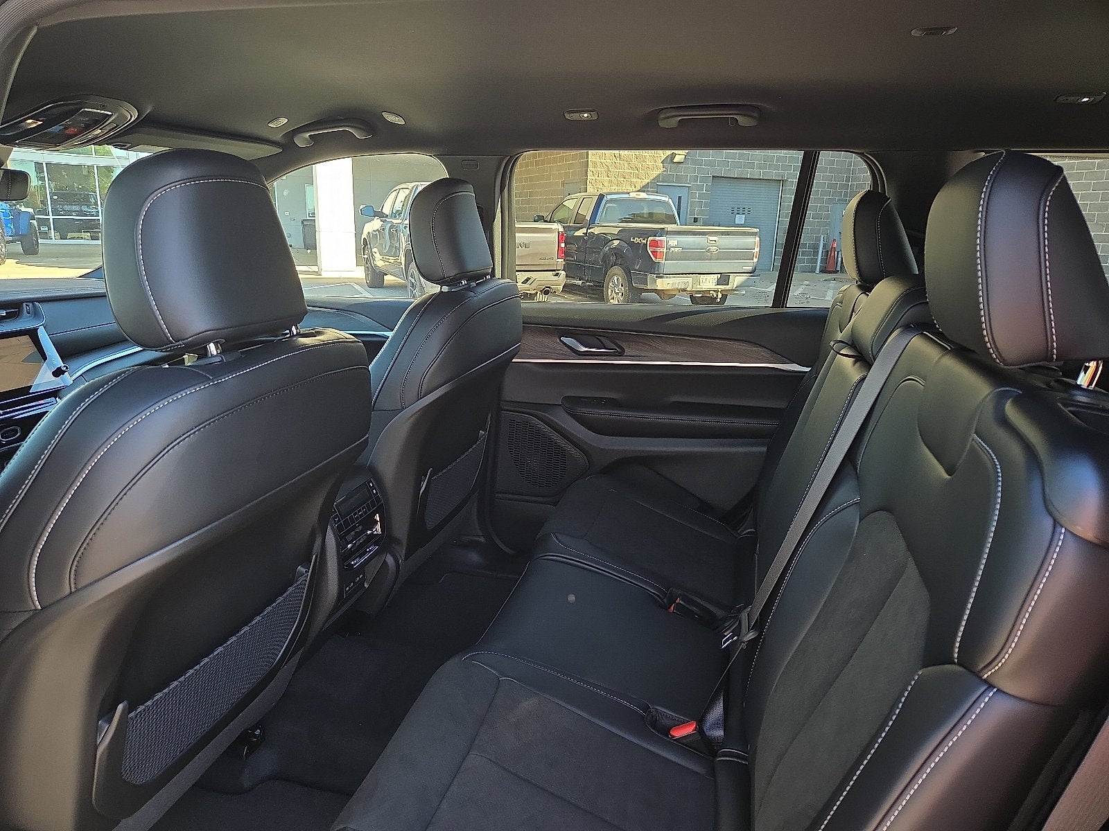 2027 Jeep Grand Cherokee GRAND CHEROKEE L LAREDO ALTITUDE 4X4