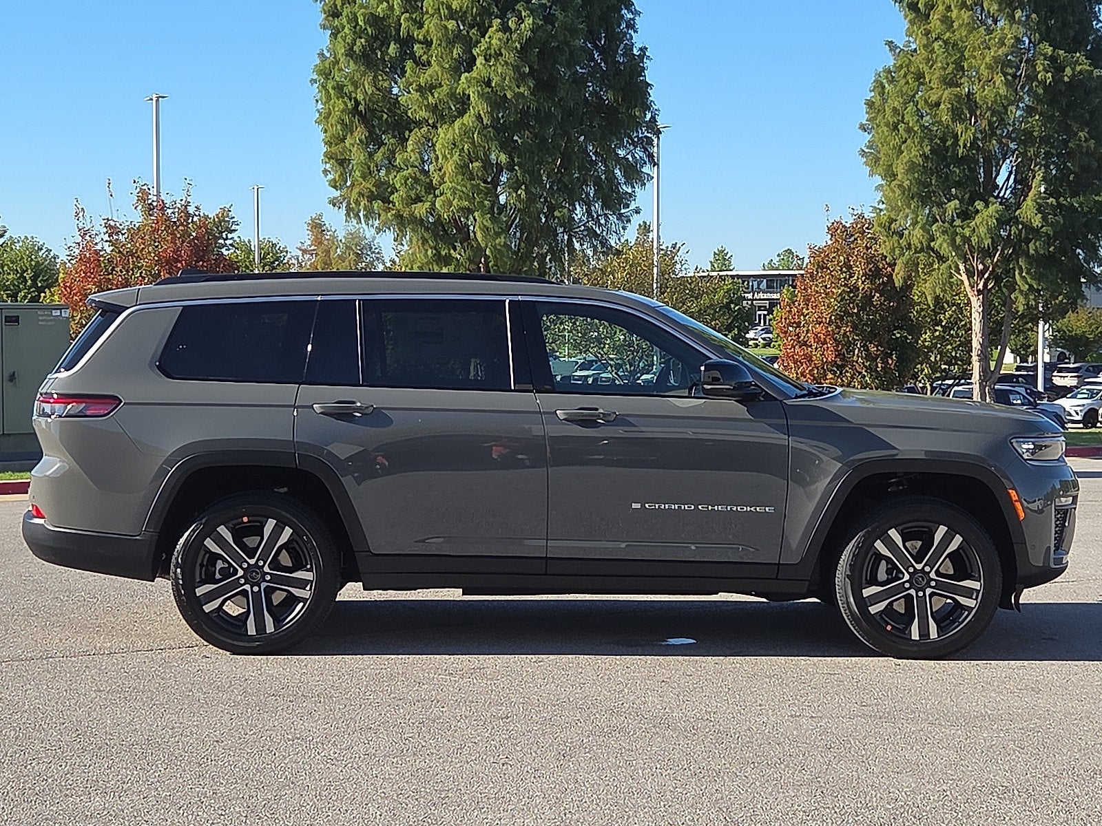 2027 Jeep Grand Cherokee GRAND CHEROKEE L LIMITED 4X4