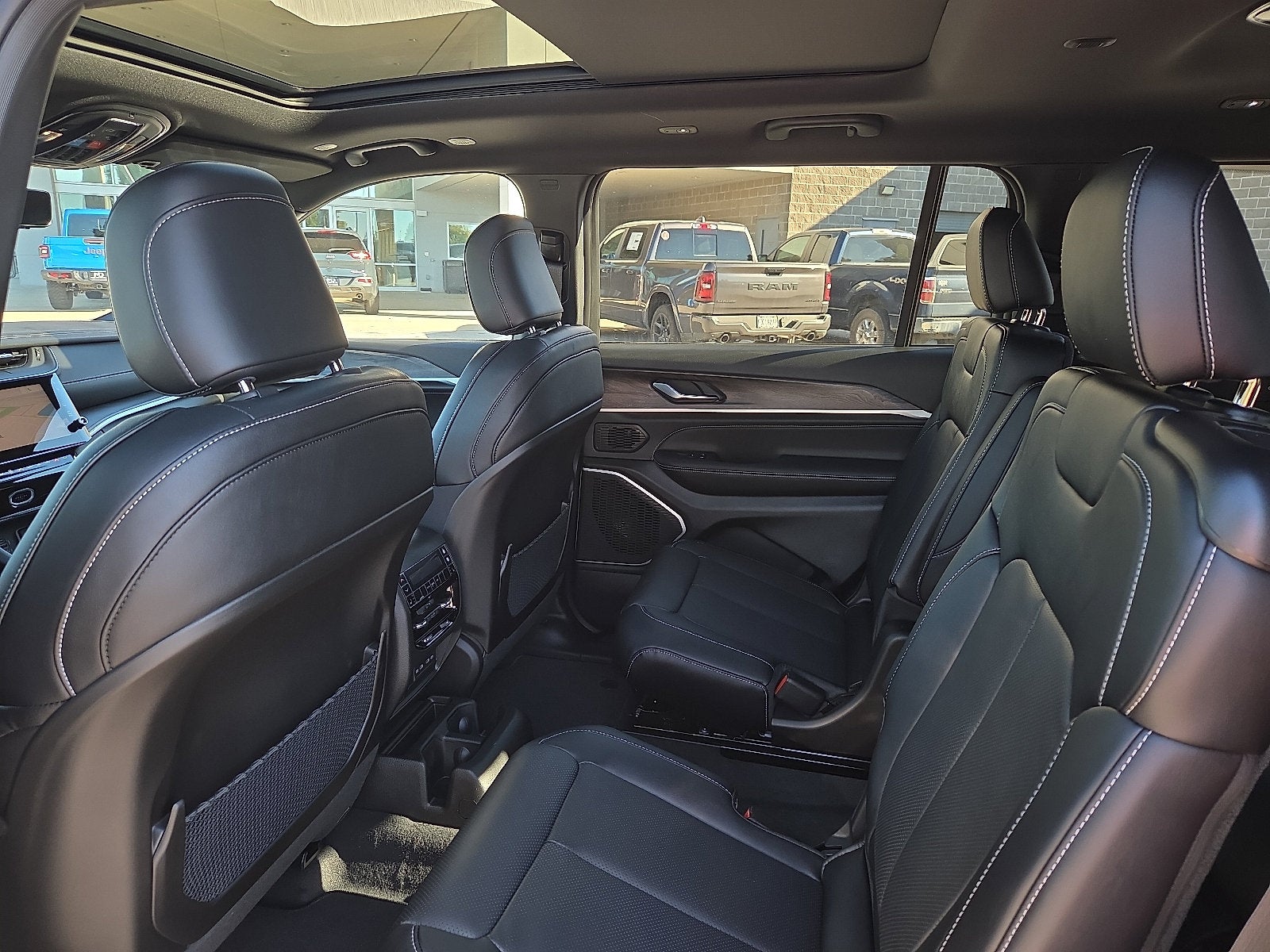 2027 Jeep Grand Cherokee GRAND CHEROKEE L LIMITED RESERVE 4X4