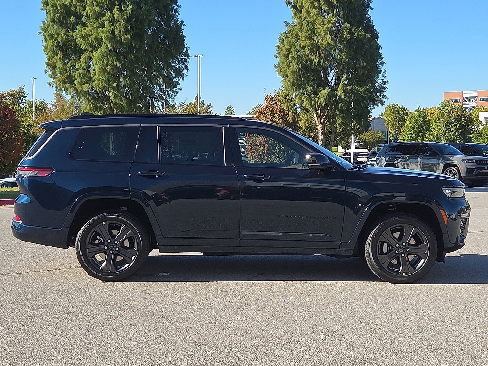 2027 Jeep Grand Cherokee GRAND CHEROKEE L LIMITED RESERVE 4X4