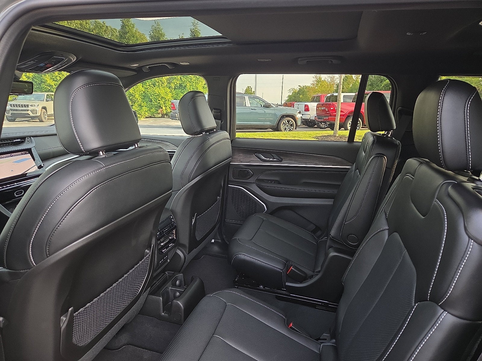 2027 Jeep Grand Cherokee GRAND CHEROKEE L LIMITED RESERVE 4X4