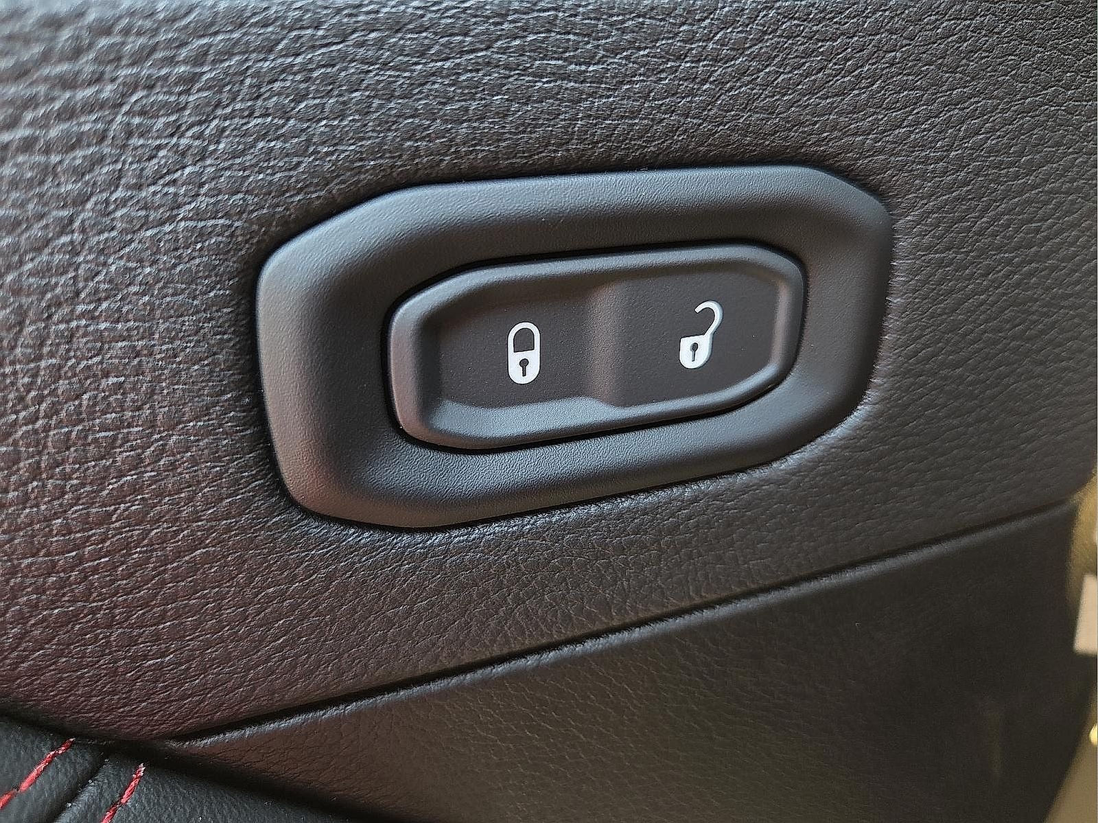 2025 Jeep Wrangler 4-Door Recon 4x4