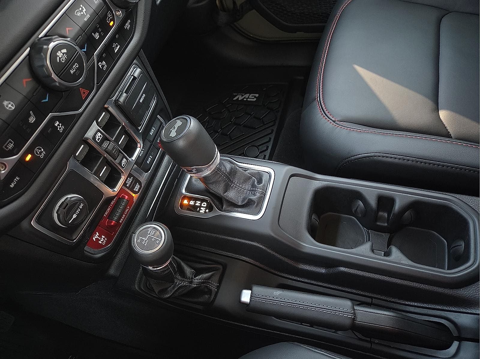 2025 Jeep Wrangler 4-Door Recon 4x4