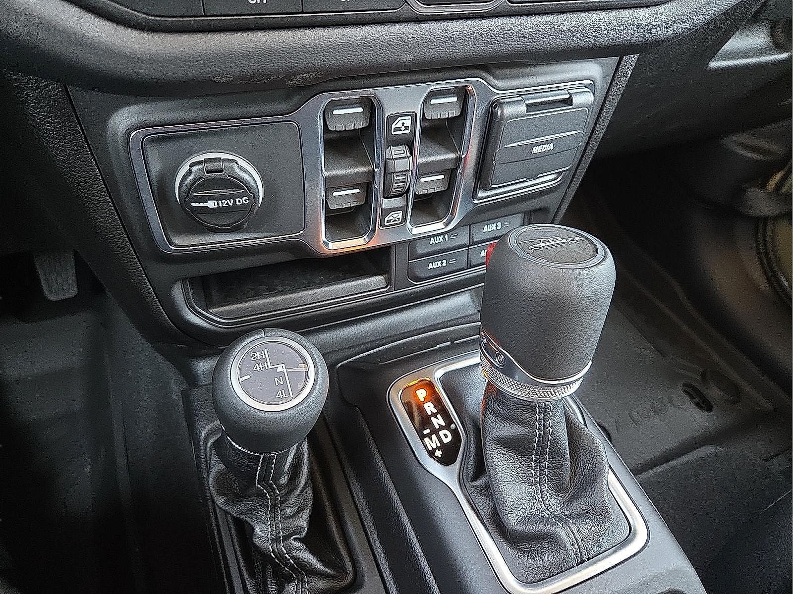 2026 Jeep Gladiator GLADIATOR SAHARA 4X4