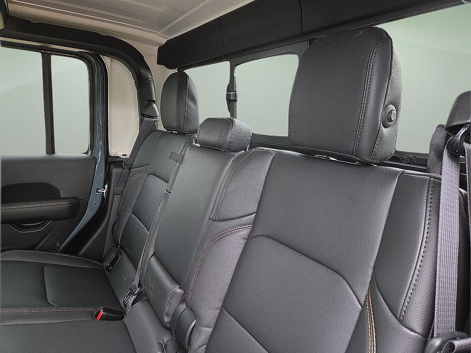 2026 Jeep Gladiator GLADIATOR SAHARA 4X4