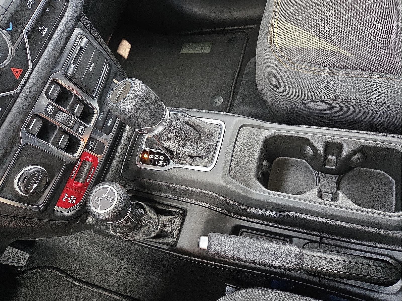 2025 Jeep Gladiator GLADIATOR MOJAVE 4X4