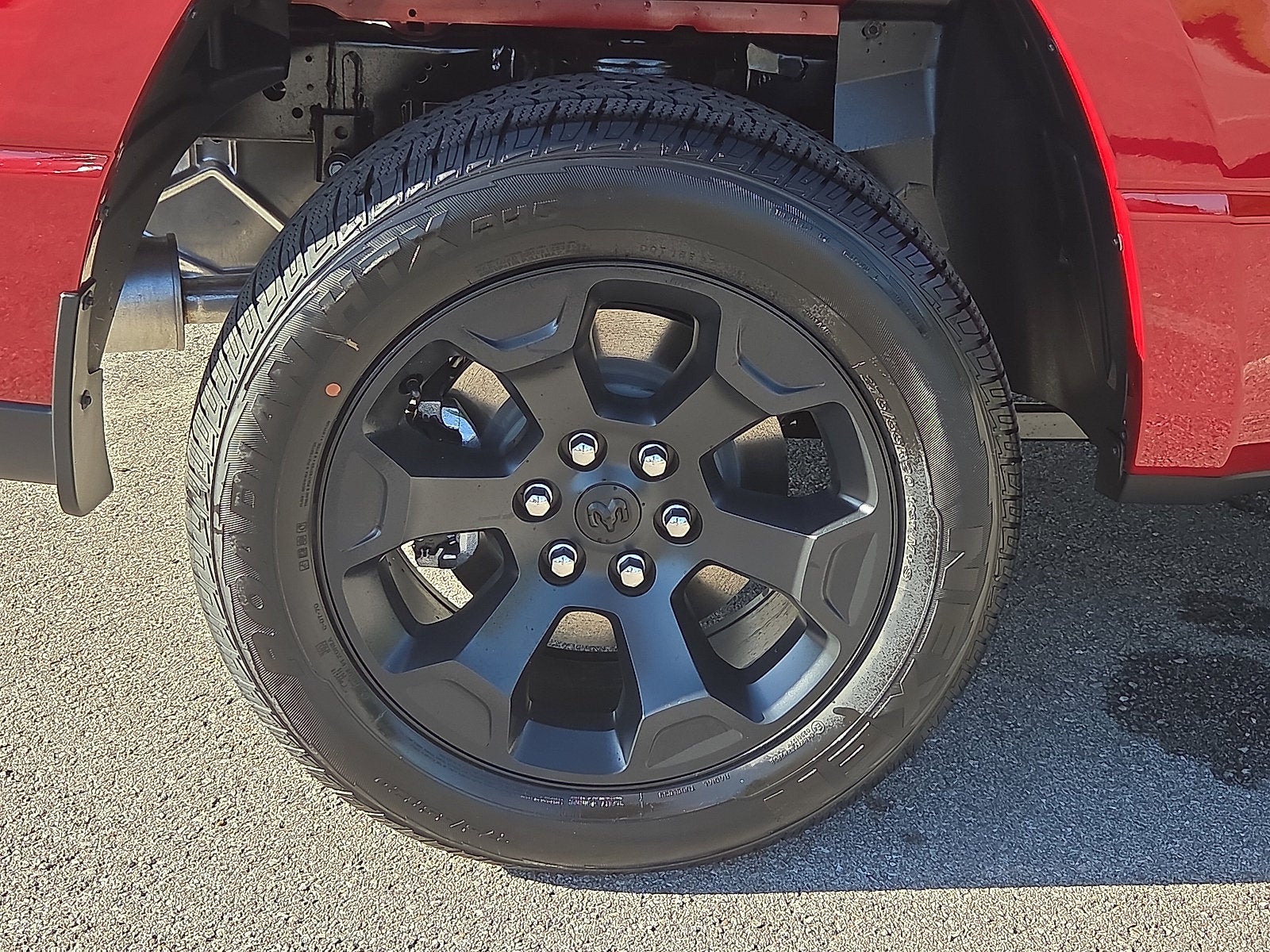 2027 RAM Ram 1500 RAM 1500 EXPRESS CREW CAB 4X4 5'7' BOX