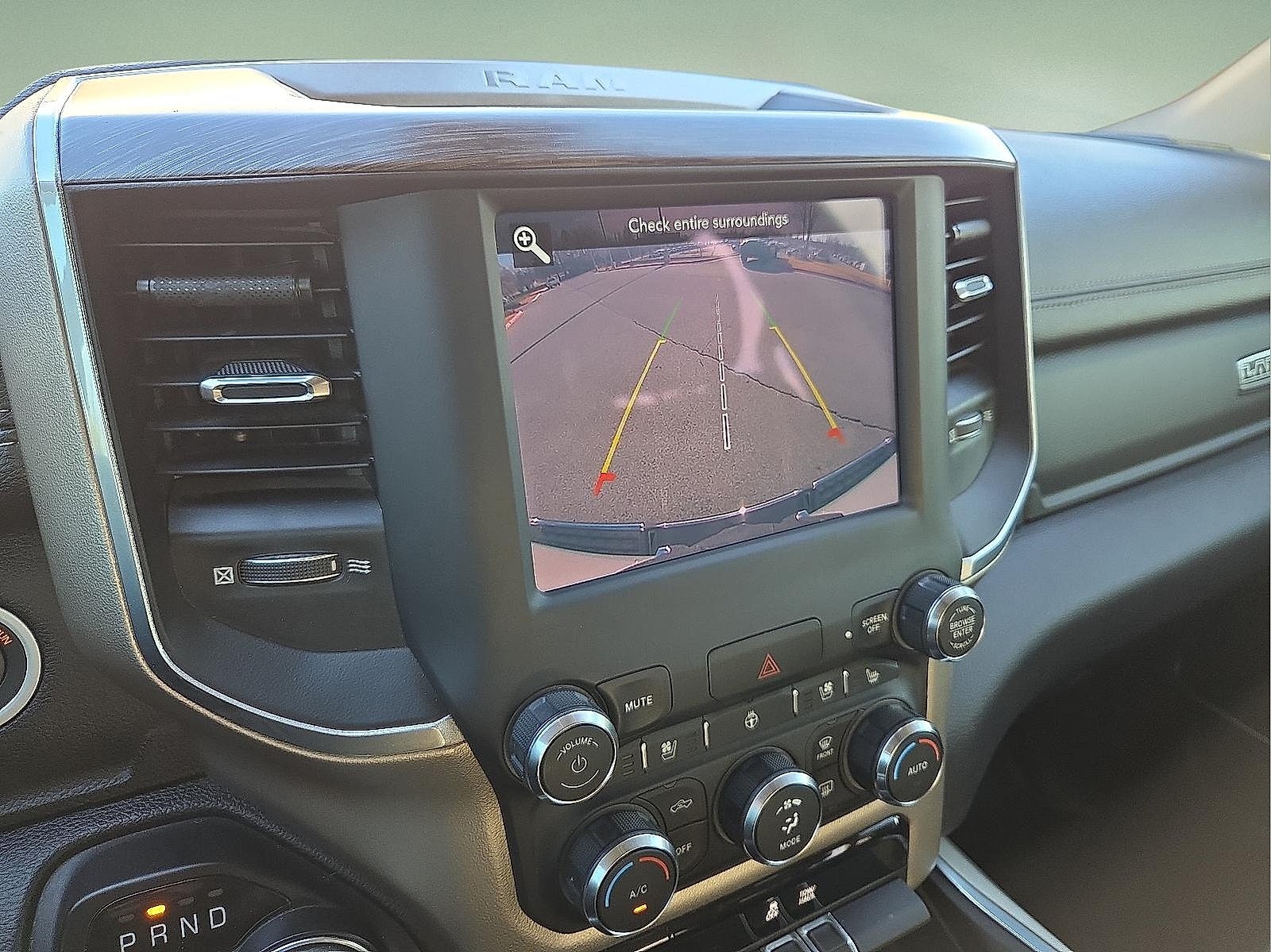 2020 RAM 1500 Laramie Crew Cab 4x4 5'7' Box