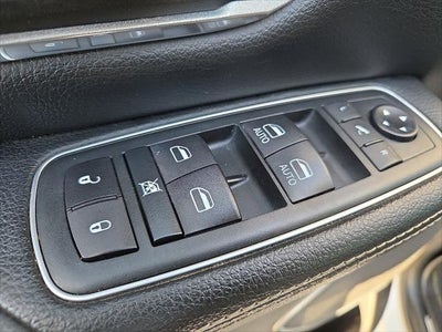 2020 RAM 1500 Laramie Crew Cab 4x4 5'7' Box