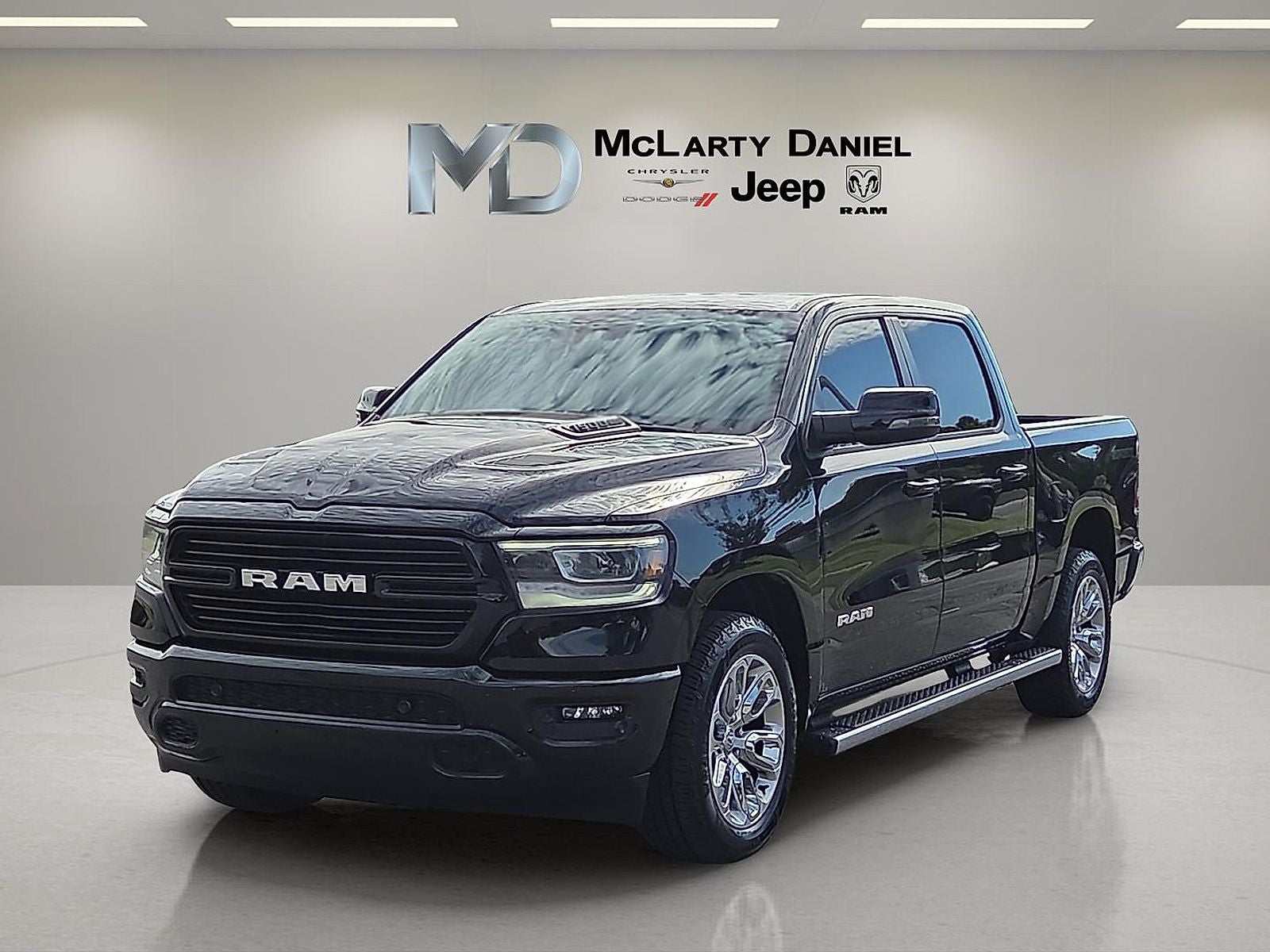 2023 RAM 1500 Laramie Crew Cab 4x4 5'7' Box