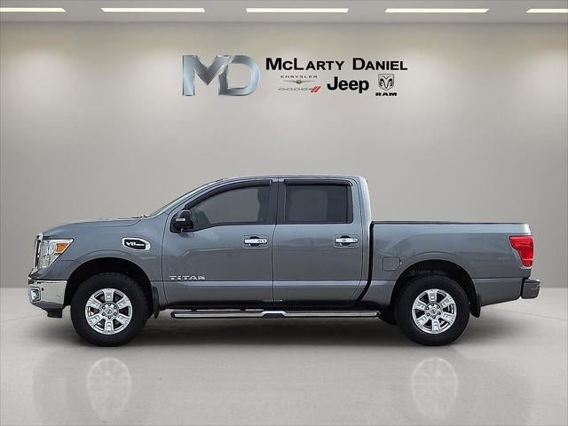 2017 Nissan TITAN SV
