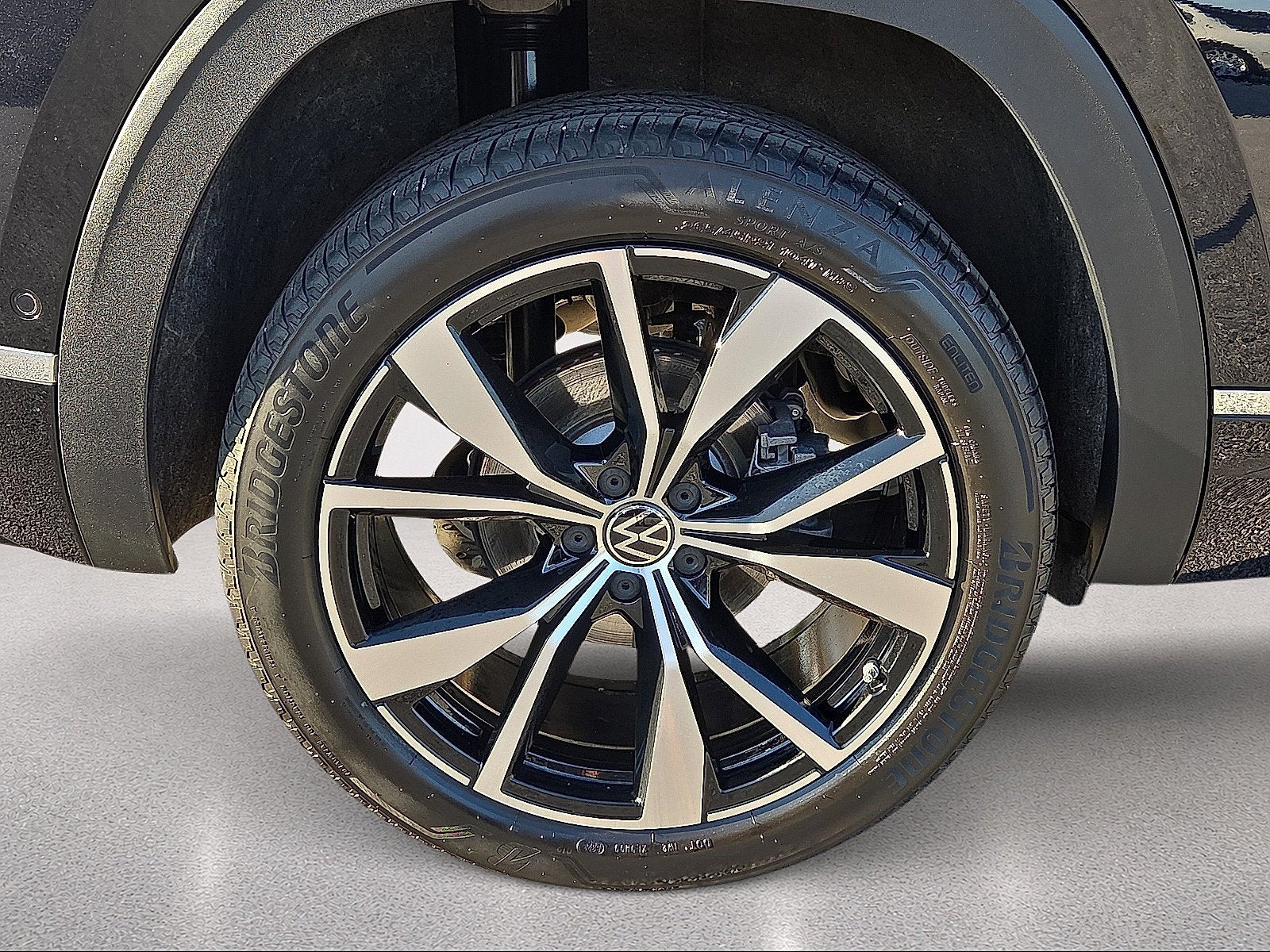 2024 Volkswagen Atlas Cross Sport 2.0T SEL Premium R-Line