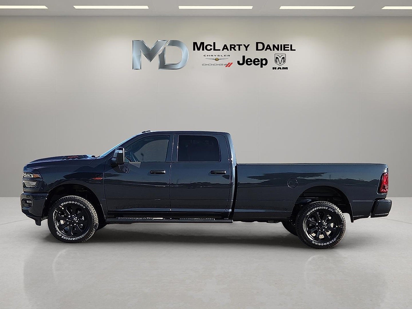 2026 RAM Ram 2500 RAM 2500 BLACK EXPRESS CREW CAB 4X4 8' BOX