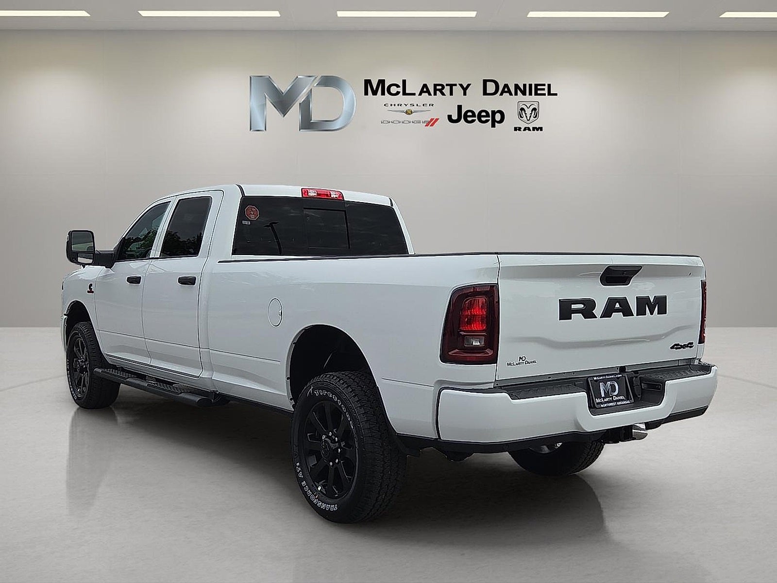 2026 RAM Ram 2500 RAM 2500 BLACK EXPRESS CREW CAB 4X4 8' BOX