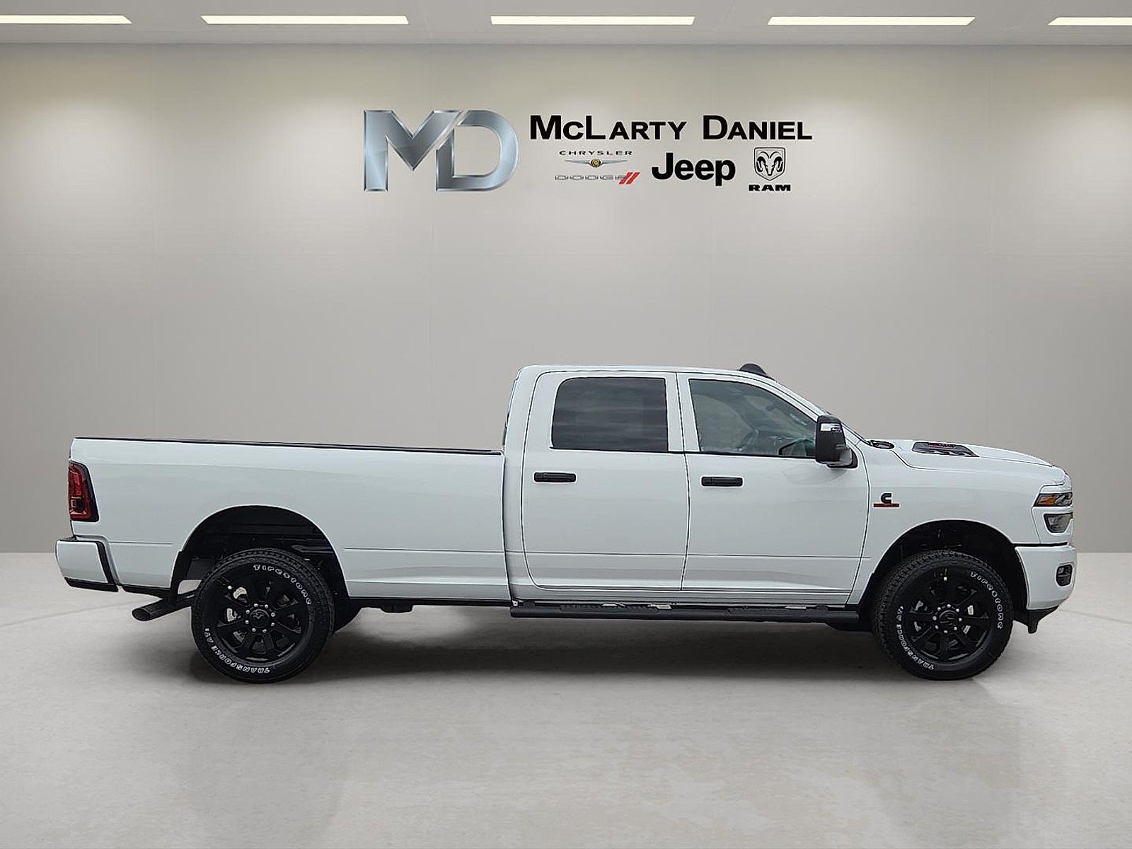 2026 RAM Ram 2500 RAM 2500 BLACK EXPRESS CREW CAB 4X4 8' BOX