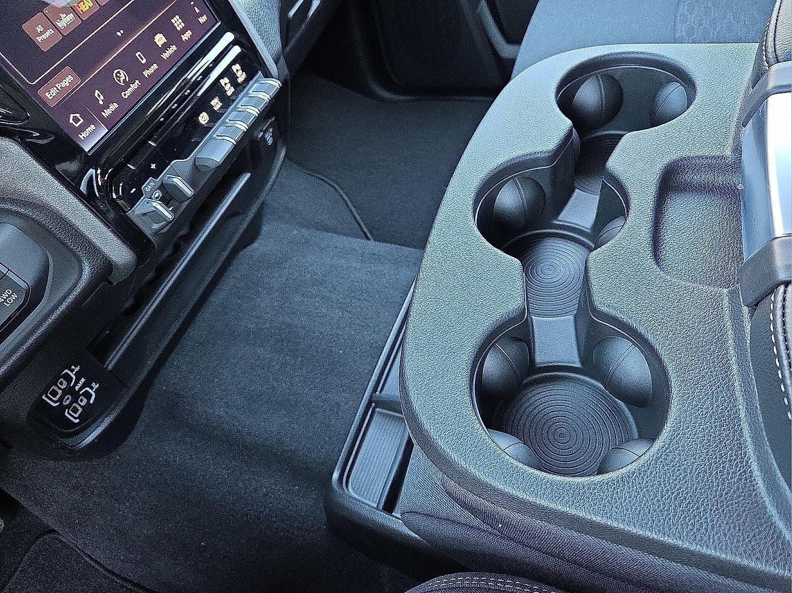 2026 RAM Ram 2500 RAM 2500 BLACK EXPRESS CREW CAB 4X4 8' BOX