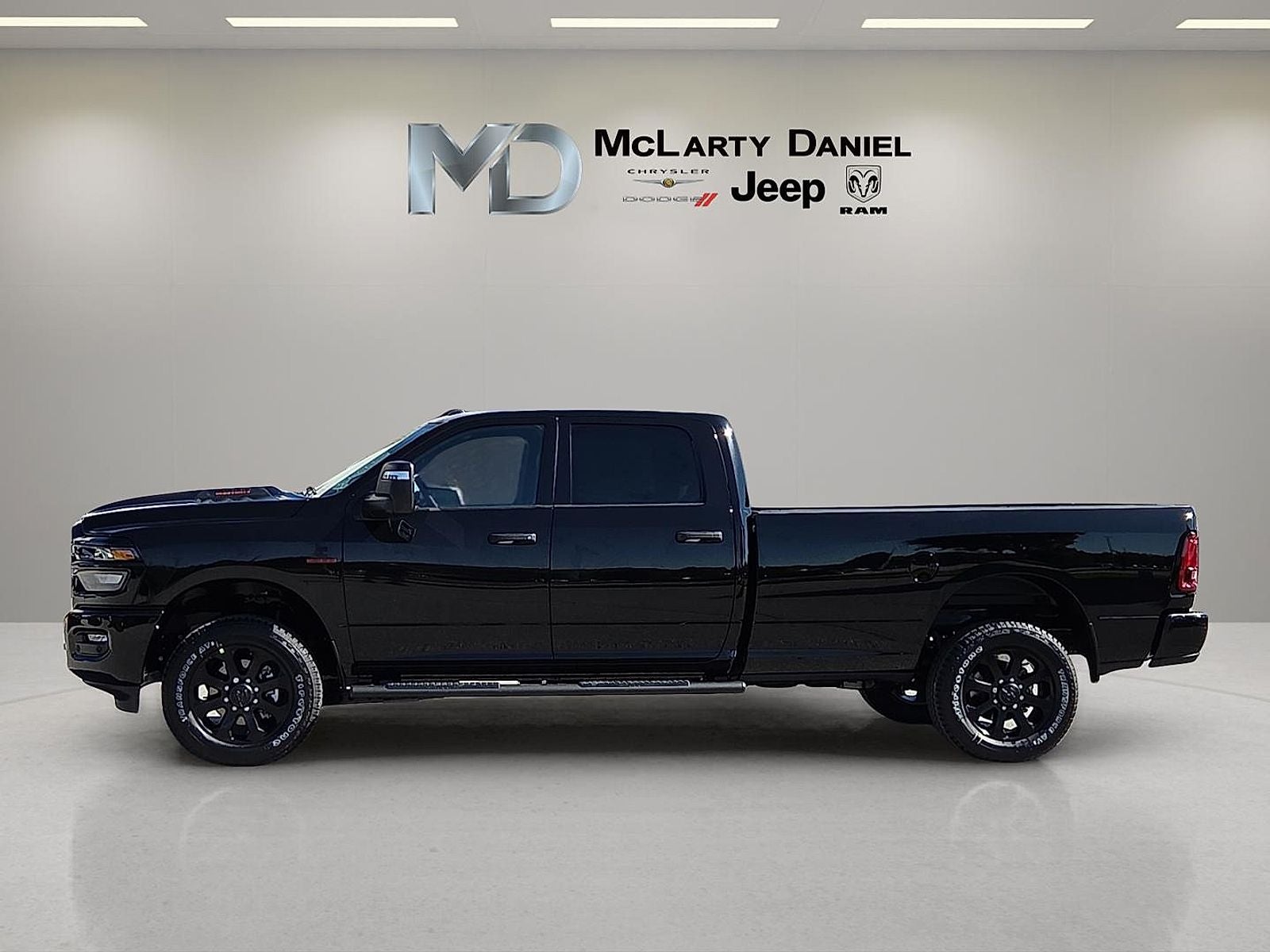 2026 RAM Ram 2500 RAM 2500 BLACK EXPRESS CREW CAB 4X4 8' BOX