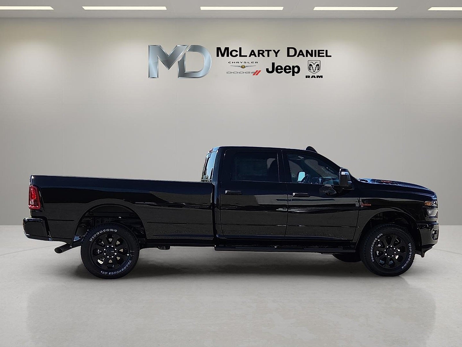 2026 RAM Ram 2500 RAM 2500 BLACK EXPRESS CREW CAB 4X4 8' BOX