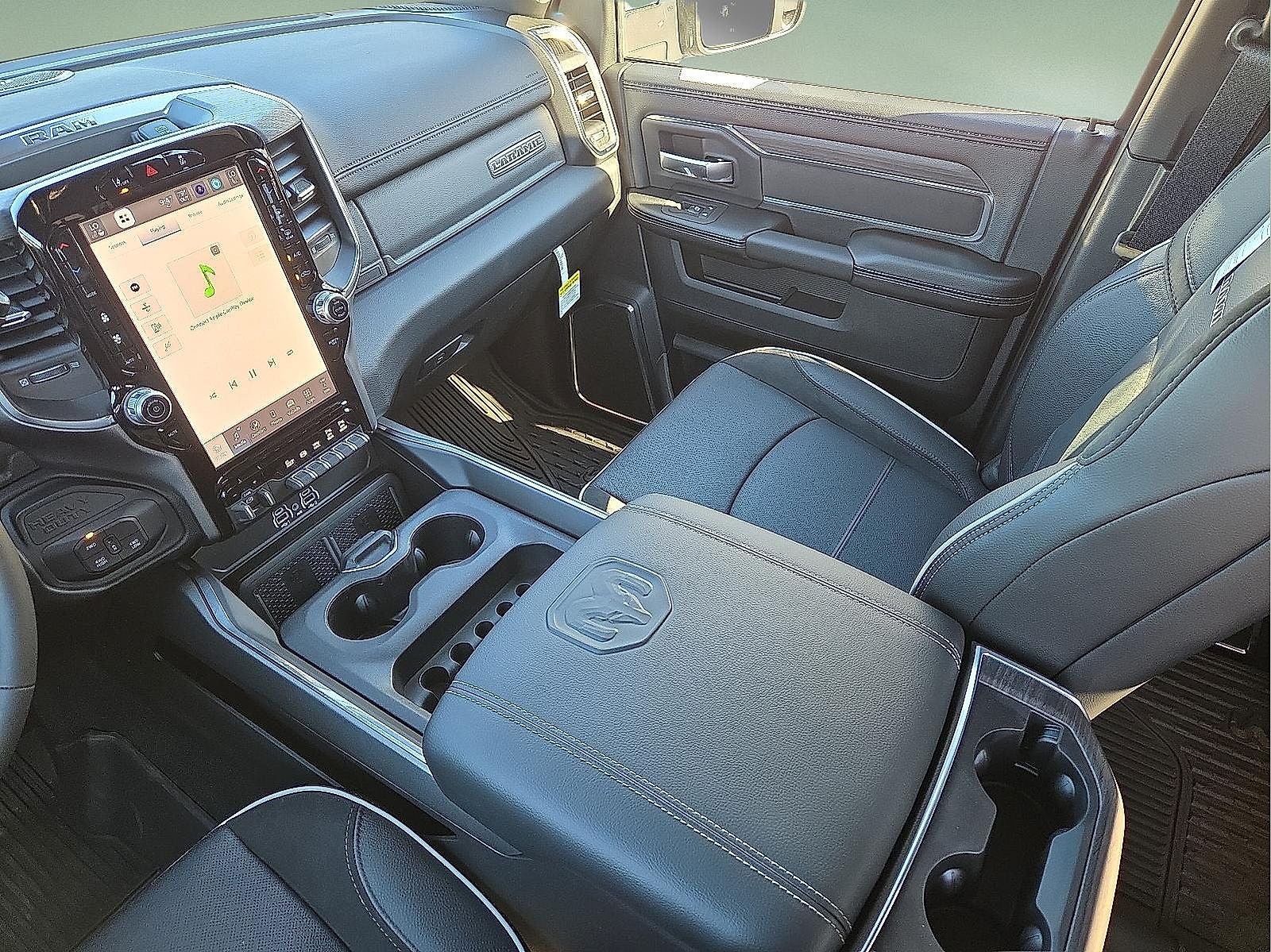 2026 RAM Ram 3500 RAM 3500 LARAMIE CREW CAB 4X4 8' BOX