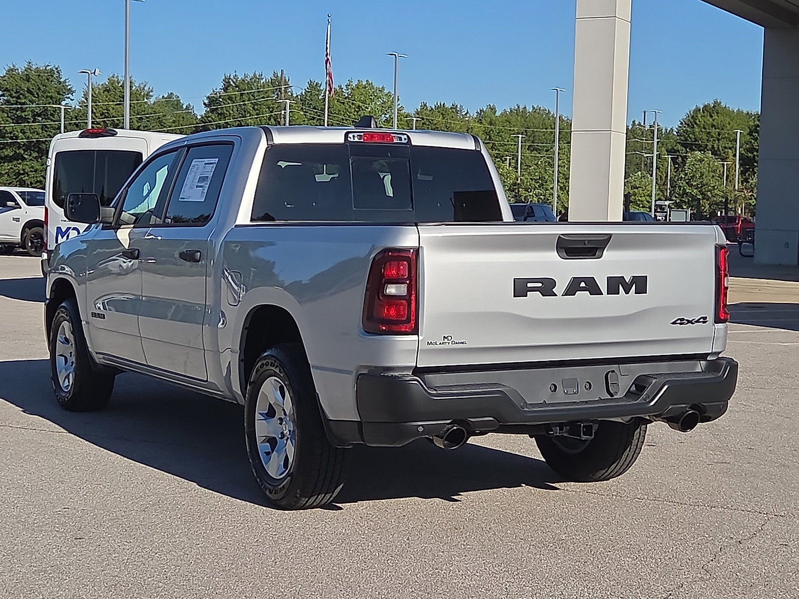 2027 RAM Ram 1500 RAM 1500 TRADESMAN CREW CAB 4X4 5'7' BOX