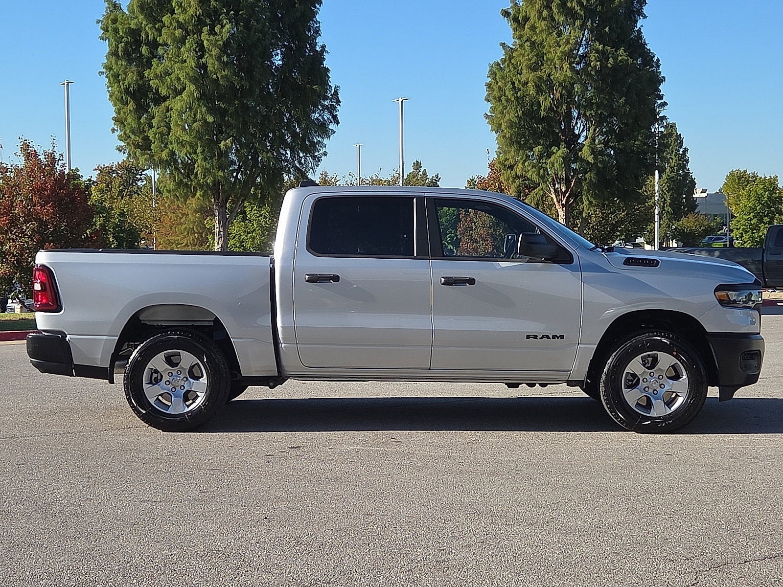 2027 RAM Ram 1500 RAM 1500 TRADESMAN CREW CAB 4X4 5'7' BOX