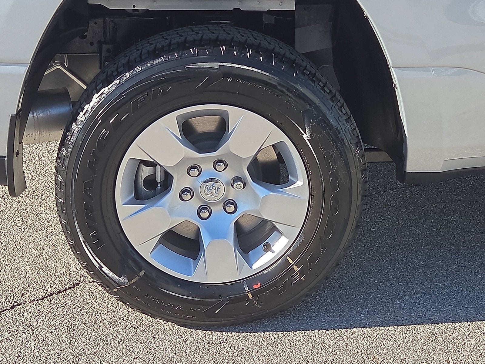 2027 RAM Ram 1500 RAM 1500 TRADESMAN CREW CAB 4X4 5'7' BOX