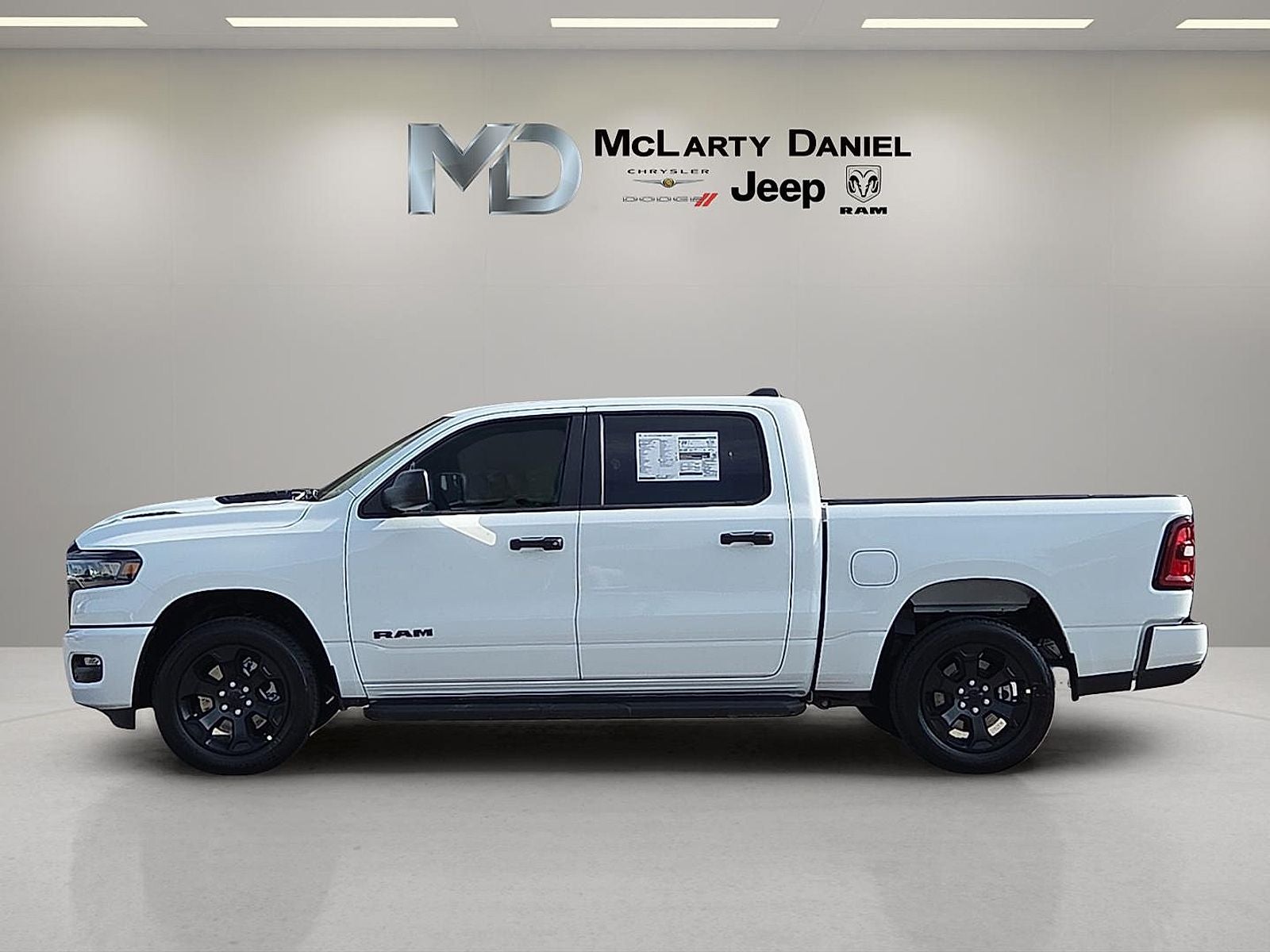 2026 RAM 1500 RAM 1500 EXPRESS CREW CAB 4X4 5'7' BOX