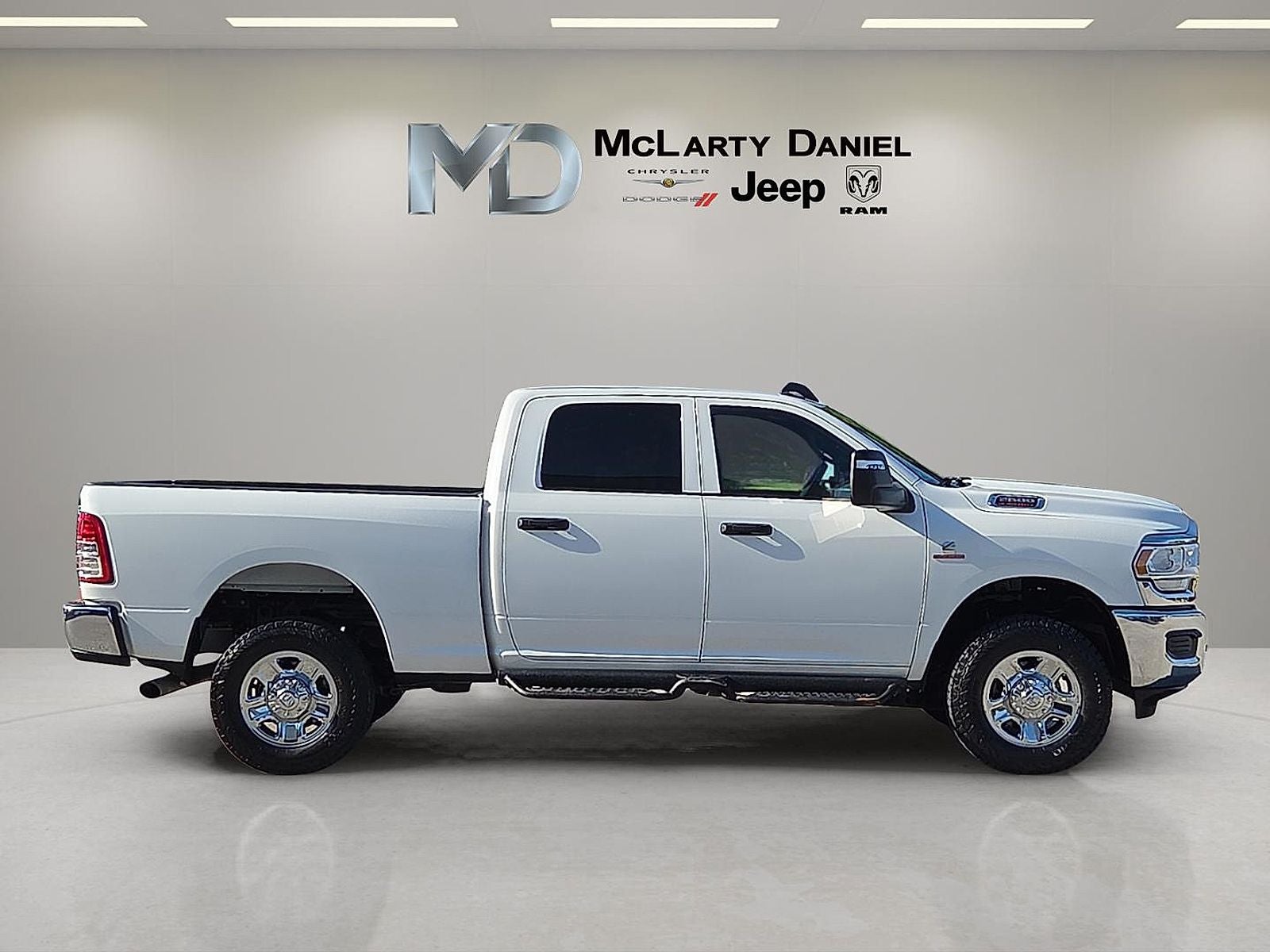 2024 RAM 2500 Tradesman Crew Cab 4x4 6'4' Box