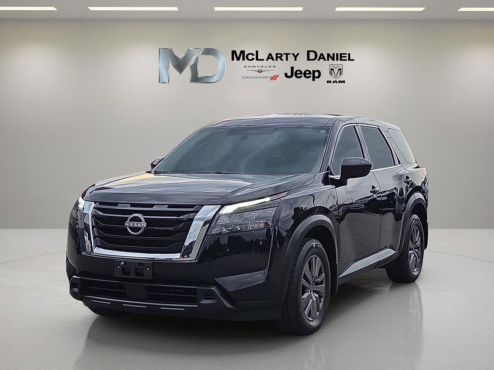 2025 Nissan Pathfinder S FWD