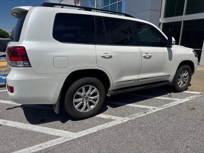 2017 Toyota Land Cruiser V8