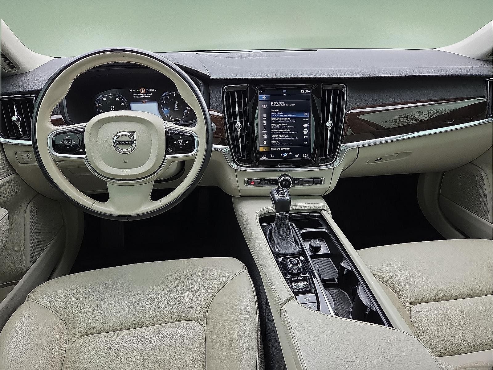 2019 Volvo S90 T6 Momentum