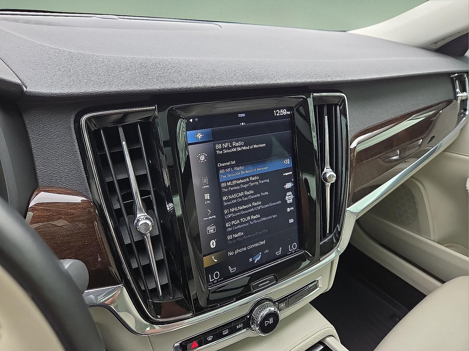 2019 Volvo S90 T6 Momentum