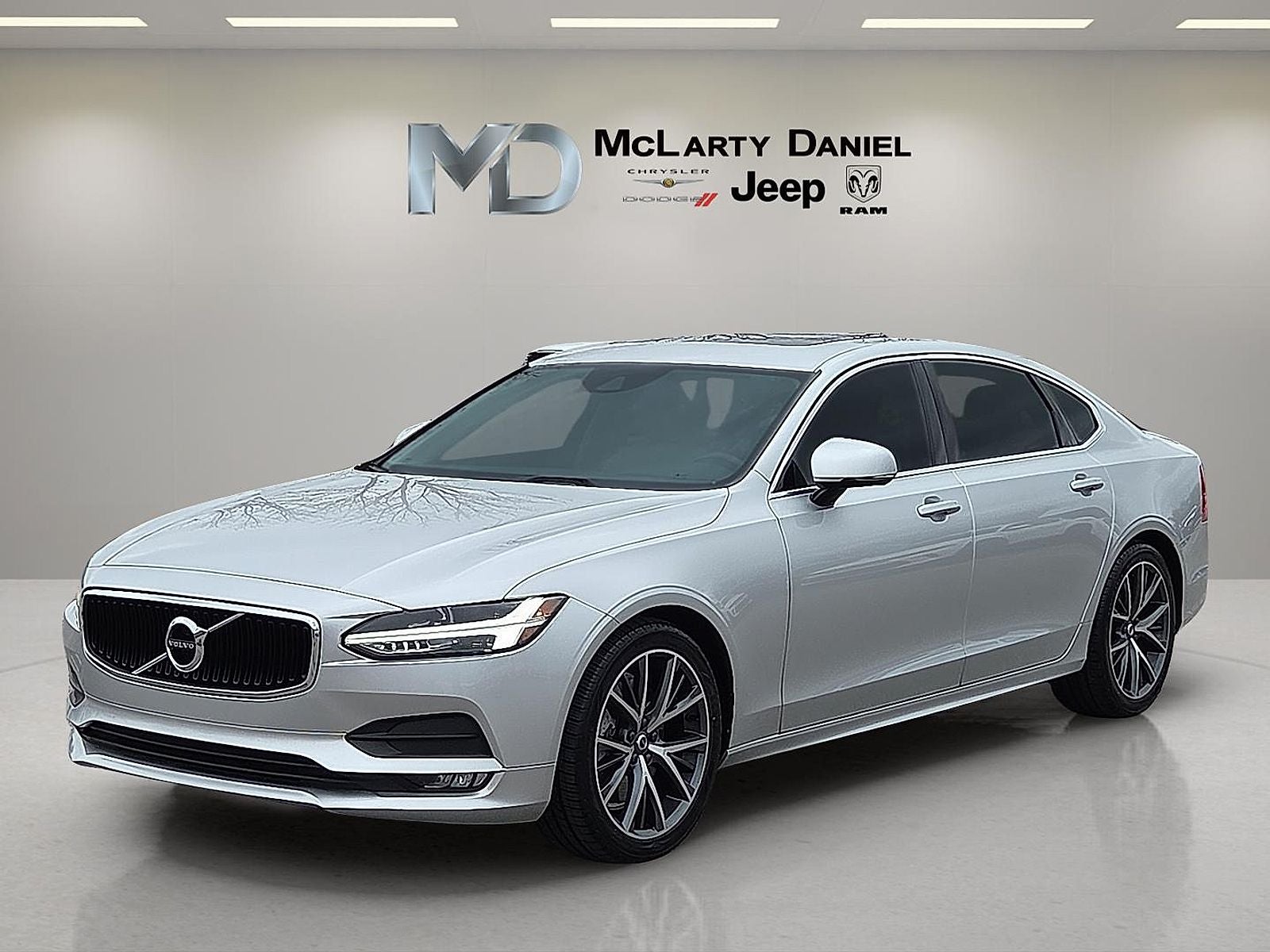 2019 Volvo S90 T6 Momentum