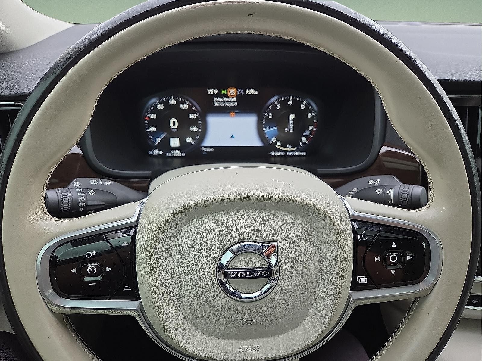 2019 Volvo S90 T6 Momentum