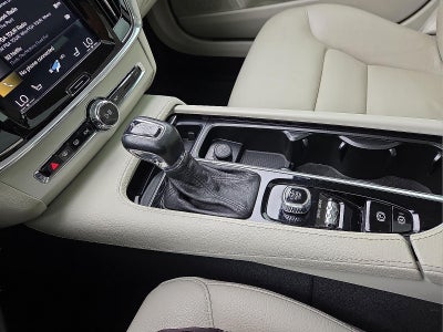 2019 Volvo S90 T6 Momentum